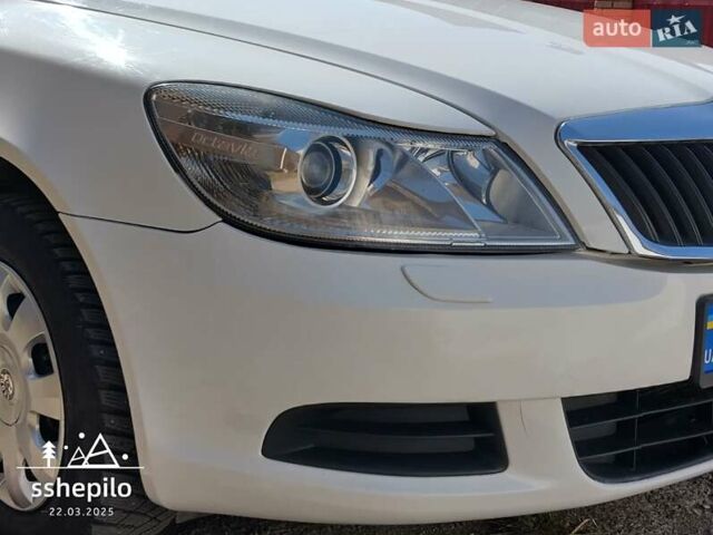 Білий Шкода Октавія, об'ємом двигуна 1.6 л та пробігом 199 тис. км за 8300 $, фото 10 на Automoto.ua