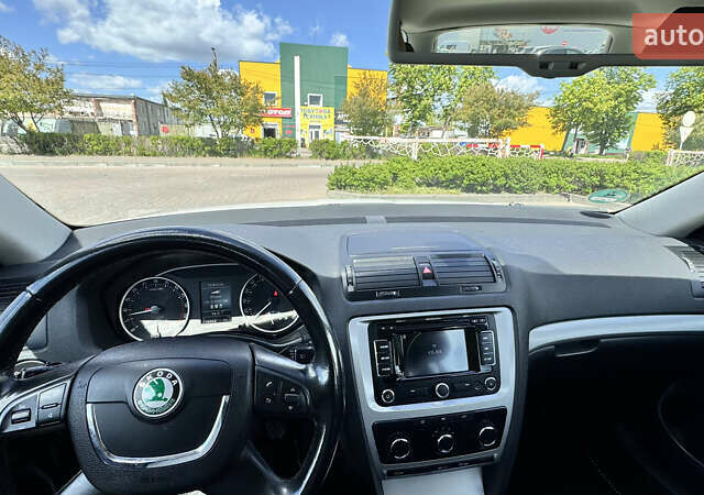 Белый Шкода Октавия, объемом двигателя 1.6 л и пробегом 228 тыс. км за 9300 $, фото 13 на Automoto.ua