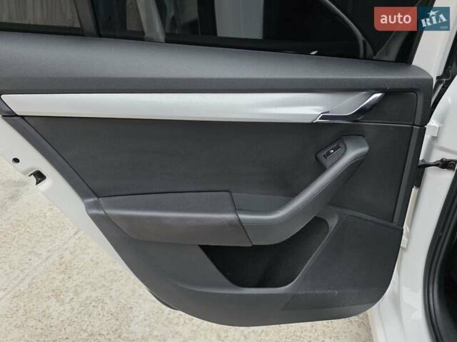 Белый Шкода Октавия, объемом двигателя 1.2 л и пробегом 170 тыс. км за 7200 $, фото 40 на Automoto.ua