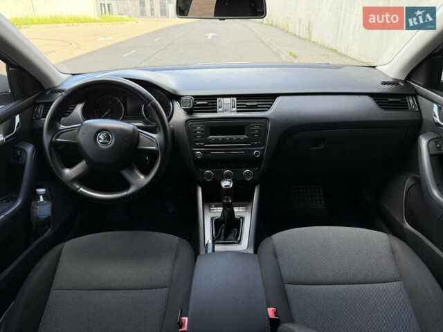Білий Шкода Октавія, об'ємом двигуна 1.6 л та пробігом 330 тис. км за 10200 $, фото 10 на Automoto.ua