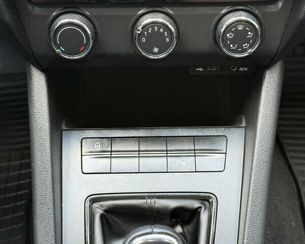 Білий Шкода Октавія, об'ємом двигуна 1.6 л та пробігом 330 тис. км за 10200 $, фото 12 на Automoto.ua