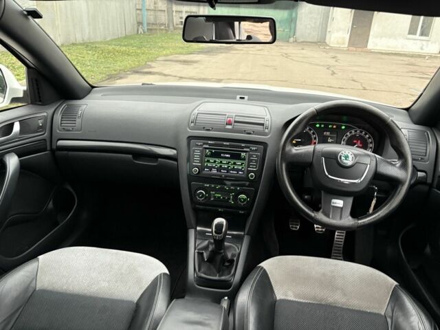 Белый Шкода Октавия, объемом двигателя 2 л и пробегом 148 тыс. км за 4200 $, фото 8 на Automoto.ua