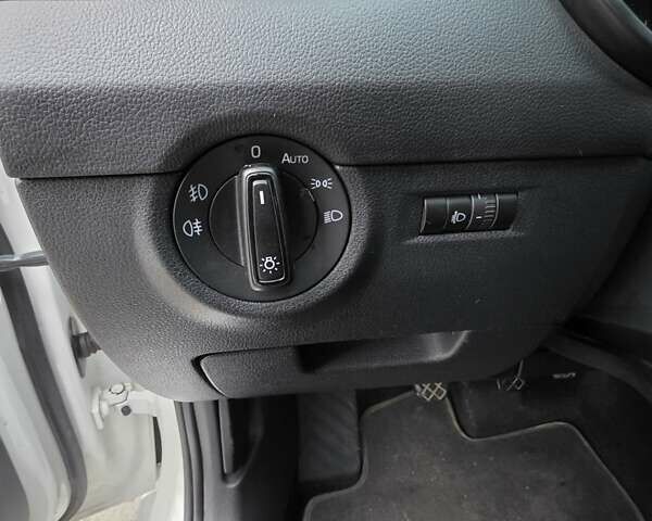 Белый Шкода Октавия, объемом двигателя 1.2 л и пробегом 170 тыс. км за 7200 $, фото 56 на Automoto.ua