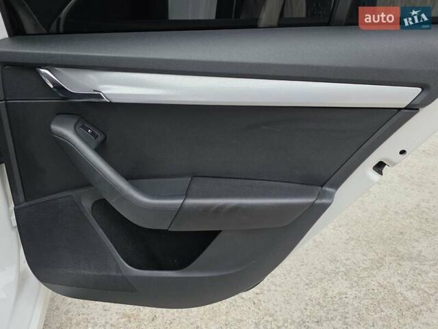 Белый Шкода Октавия, объемом двигателя 1.2 л и пробегом 170 тыс. км за 7200 $, фото 45 на Automoto.ua