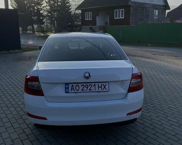 Белый Шкода Октавия, объемом двигателя 1.6 л и пробегом 297 тыс. км за 9000 $, фото 2 на Automoto.ua