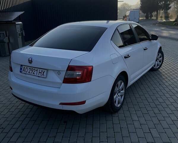 Белый Шкода Октавия, объемом двигателя 1.6 л и пробегом 297 тыс. км за 9000 $, фото 3 на Automoto.ua