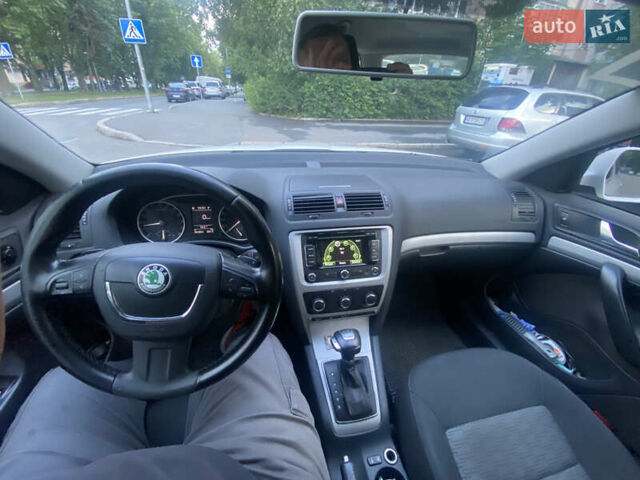 Белый Шкода Октавия, объемом двигателя 1.6 л и пробегом 280 тыс. км за 8500 $, фото 17 на Automoto.ua