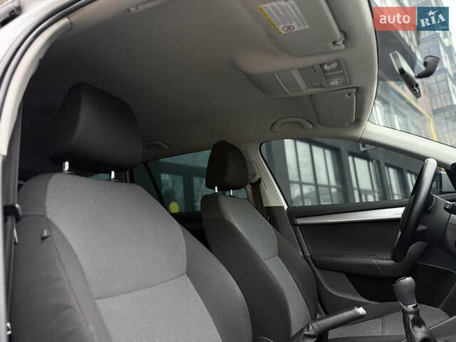 Белый Шкода Октавия, объемом двигателя 1.4 л и пробегом 208 тыс. км за 10000 $, фото 21 на Automoto.ua