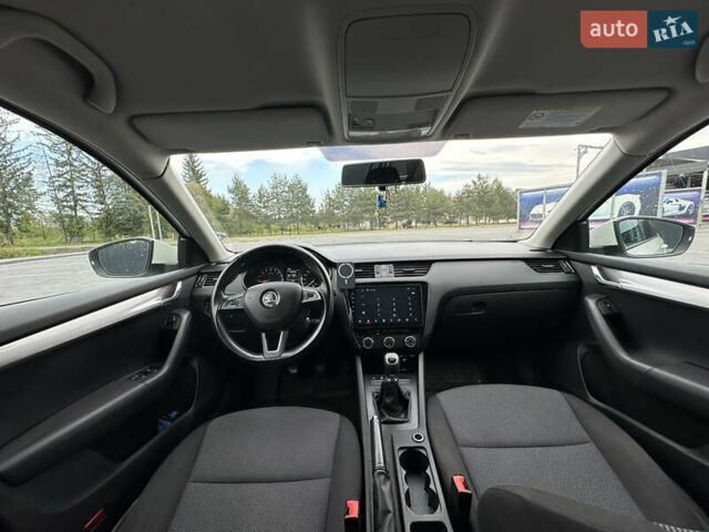 Білий Шкода Октавія, об'ємом двигуна 1.6 л та пробігом 284 тис. км за 10300 $, фото 9 на Automoto.ua