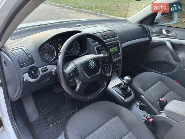 Белый Шкода Октавия, объемом двигателя 1.97 л и пробегом 356 тыс. км за 10700 $, фото 8 на Automoto.ua