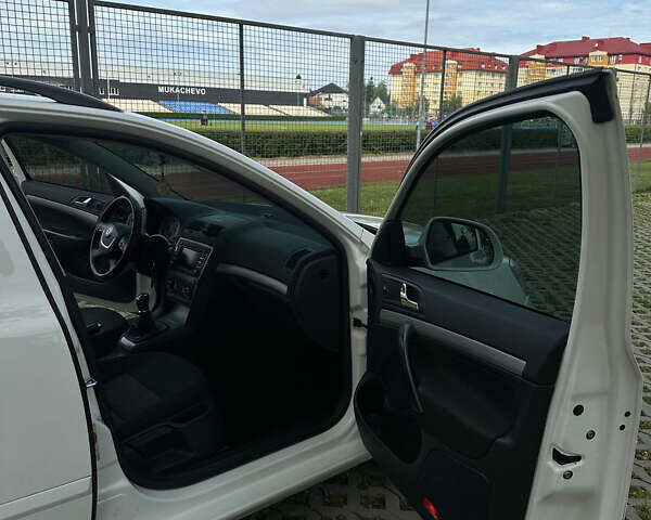 Белый Шкода Октавия, объемом двигателя 1.6 л и пробегом 288 тыс. км за 8999 $, фото 18 на Automoto.ua