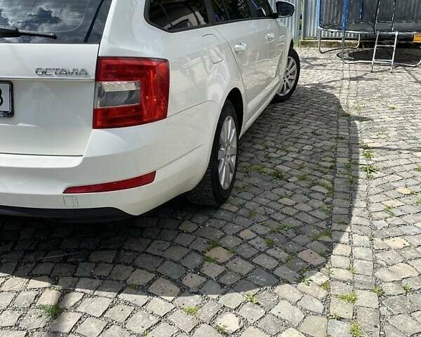 Белый Шкода Октавия, объемом двигателя 1.6 л и пробегом 267 тыс. км за 8600 $, фото 5 на Automoto.ua