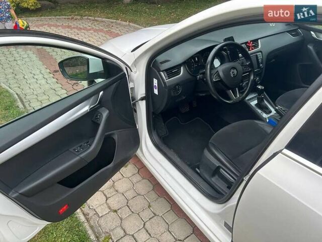 Белый Шкода Октавия, объемом двигателя 1.6 л и пробегом 309 тыс. км за 10900 $, фото 5 на Automoto.ua