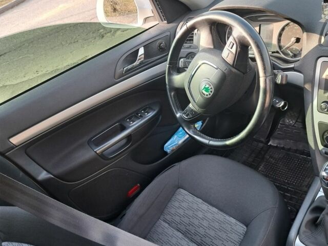 Белый Шкода Октавия, объемом двигателя 2 л и пробегом 278 тыс. км за 10300 $, фото 6 на Automoto.ua