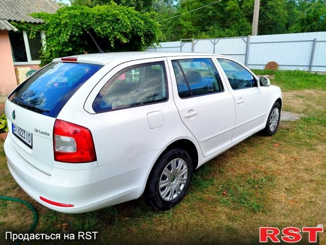 Белый Шкода Октавия, объемом двигателя 1.8 л и пробегом 222 тыс. км за 8400 $, фото 3 на Automoto.ua