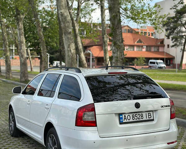 Белый Шкода Октавия, объемом двигателя 1.6 л и пробегом 288 тыс. км за 8999 $, фото 8 на Automoto.ua