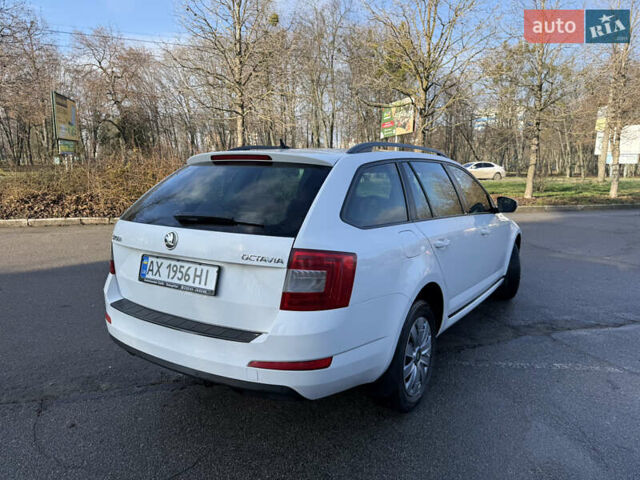 Белый Шкода Октавия, объемом двигателя 1.6 л и пробегом 280 тыс. км за 9500 $, фото 4 на Automoto.ua