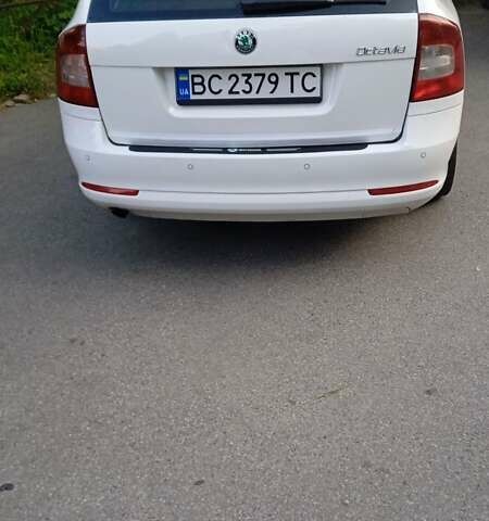 Білий Шкода Октавія, об'ємом двигуна 1.6 л та пробігом 295 тис. км за 7777 $, фото 5 на Automoto.ua