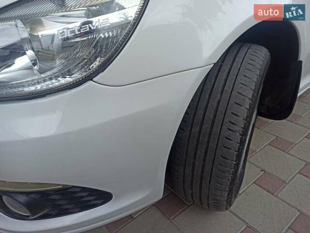 Белый Шкода Октавия, объемом двигателя 1.8 л и пробегом 125 тыс. км за 9900 $, фото 12 на Automoto.ua
