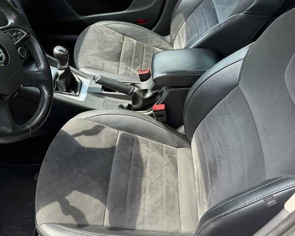 Белый Шкода Октавия, объемом двигателя 1.97 л и пробегом 303 тыс. км за 10800 $, фото 20 на Automoto.ua