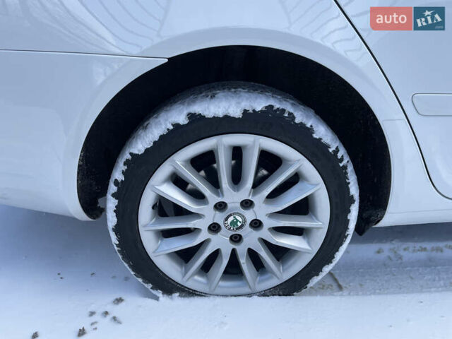 Белый Шкода Октавия, объемом двигателя 2 л и пробегом 218 тыс. км за 11950 $, фото 15 на Automoto.ua