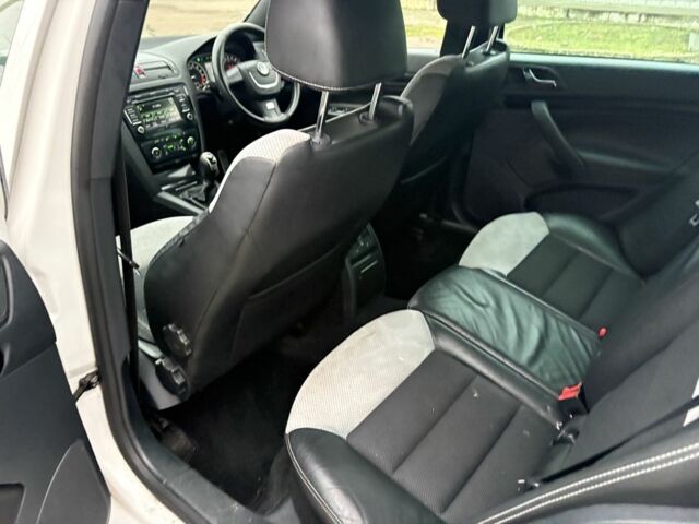 Белый Шкода Октавия, объемом двигателя 2 л и пробегом 148 тыс. км за 4200 $, фото 11 на Automoto.ua