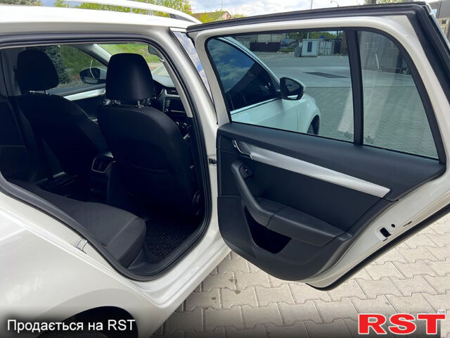 Белый Шкода Октавия, объемом двигателя 1.6 л и пробегом 250 тыс. км за 11000 $, фото 8 на Automoto.ua