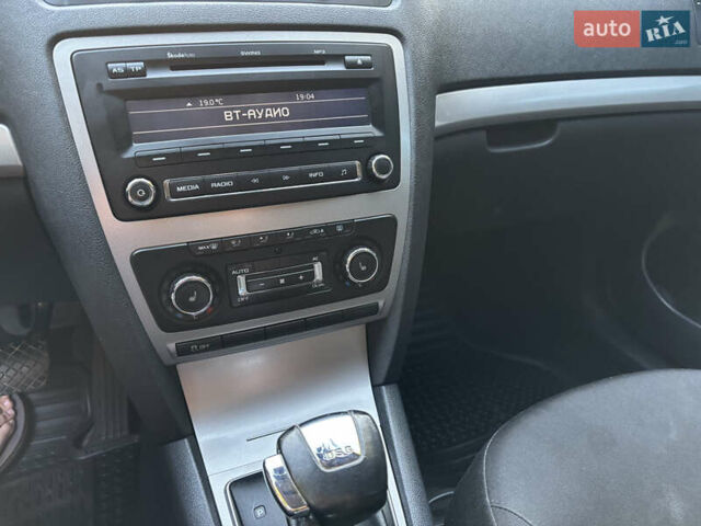 Белый Шкода Октавия, объемом двигателя 1.97 л и пробегом 356 тыс. км за 10700 $, фото 10 на Automoto.ua