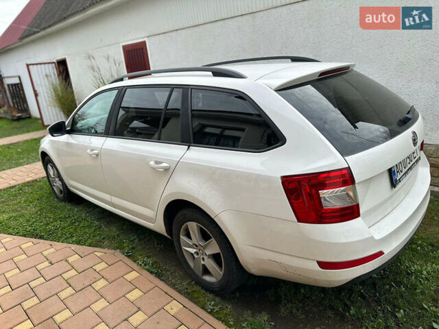 Білий Шкода Октавія, об'ємом двигуна 1.6 л та пробігом 247 тис. км за 8750 $, фото 6 на Automoto.ua