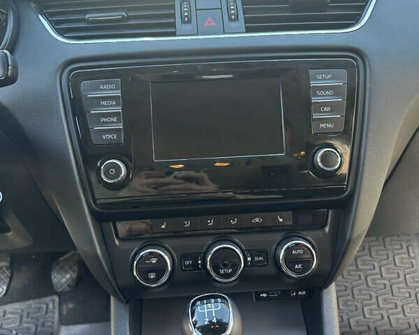 Белый Шкода Октавия, объемом двигателя 1.6 л и пробегом 260 тыс. км за 9500 $, фото 9 на Automoto.ua