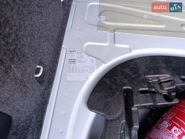 Белый Шкода Октавия, объемом двигателя 1.6 л и пробегом 276 тыс. км за 10500 $, фото 9 на Automoto.ua