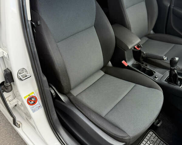 Білий Шкода Октавія, об'ємом двигуна 1.6 л та пробігом 330 тис. км за 10200 $, фото 7 на Automoto.ua