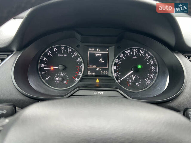 Белый Шкода Октавия, объемом двигателя 1.97 л и пробегом 309 тыс. км за 7750 $, фото 10 на Automoto.ua