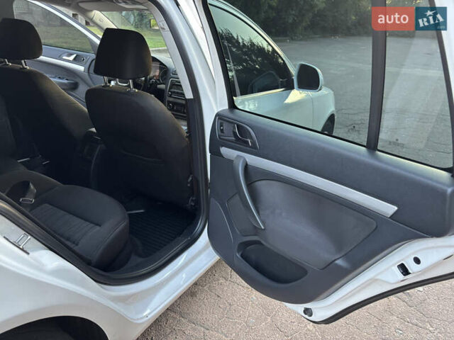 Белый Шкода Октавия, объемом двигателя 1.97 л и пробегом 356 тыс. км за 10700 $, фото 13 на Automoto.ua