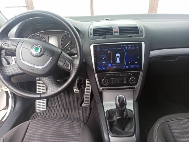 Белый Шкода Октавия, объемом двигателя 1.8 л и пробегом 125 тыс. км за 9600 $, фото 4 на Automoto.ua