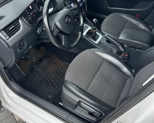 Білий Шкода Октавія, об'ємом двигуна 1.97 л та пробігом 240 тис. км за 11200 $, фото 10 на Automoto.ua