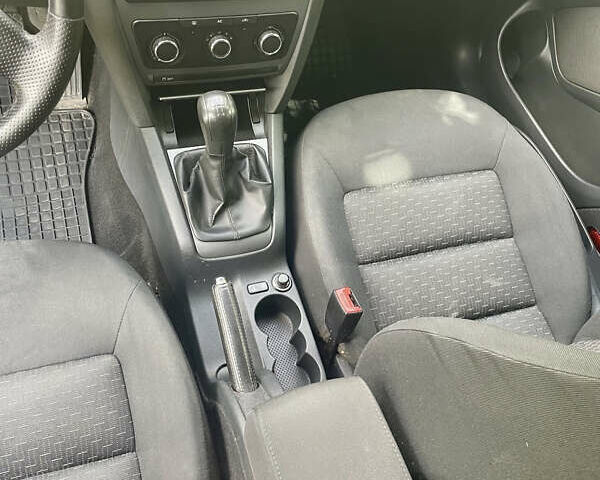 Белый Шкода Октавия, объемом двигателя 1.6 л и пробегом 170 тыс. км за 10000 $, фото 4 на Automoto.ua