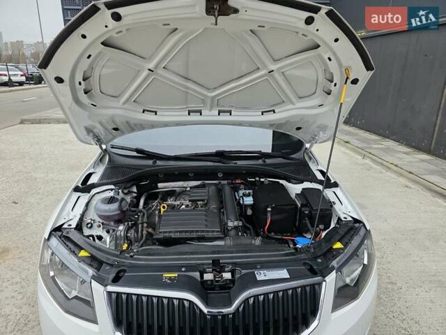 Белый Шкода Октавия, объемом двигателя 1.2 л и пробегом 170 тыс. км за 7200 $, фото 73 на Automoto.ua