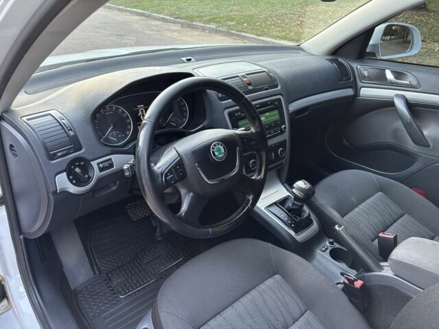 Белый Шкода Октавия, объемом двигателя 2 л и пробегом 356 тыс. км за 10300 $, фото 8 на Automoto.ua