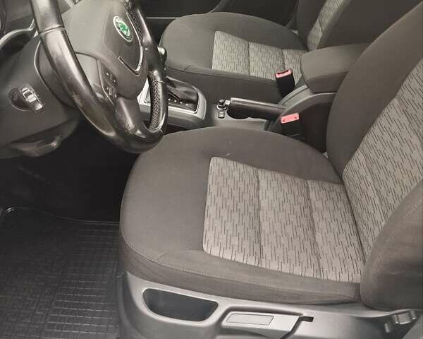 Белый Шкода Октавия, объемом двигателя 1.6 л и пробегом 282 тыс. км за 10450 $, фото 12 на Automoto.ua