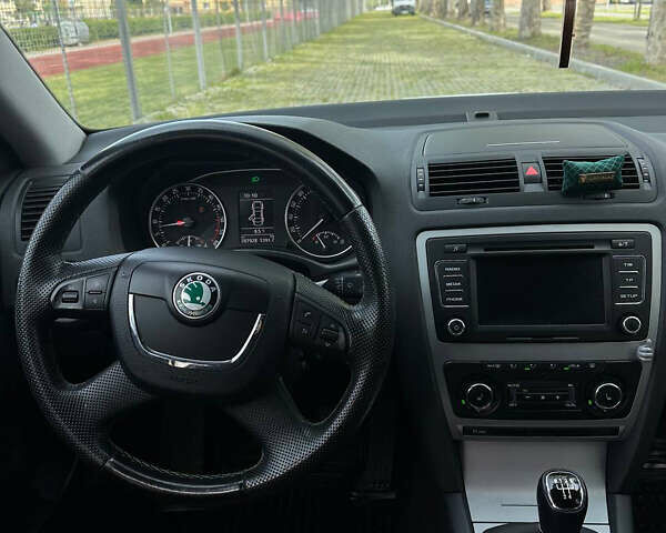 Белый Шкода Октавия, объемом двигателя 1.6 л и пробегом 288 тыс. км за 8999 $, фото 11 на Automoto.ua