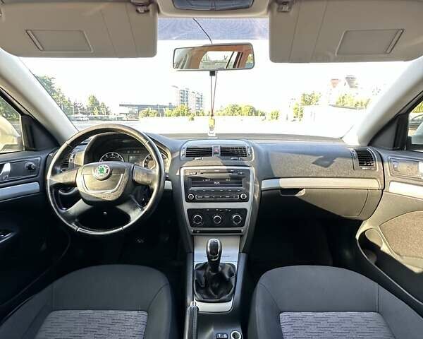 Белый Шкода Октавия, объемом двигателя 1.8 л и пробегом 198 тыс. км за 7600 $, фото 26 на Automoto.ua