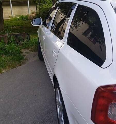 Білий Шкода Октавія, об'ємом двигуна 1.6 л та пробігом 295 тис. км за 7777 $, фото 8 на Automoto.ua