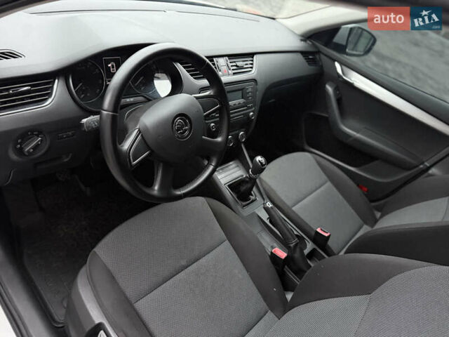 Белый Шкода Октавия, объемом двигателя 1.4 л и пробегом 208 тыс. км за 10000 $, фото 28 на Automoto.ua