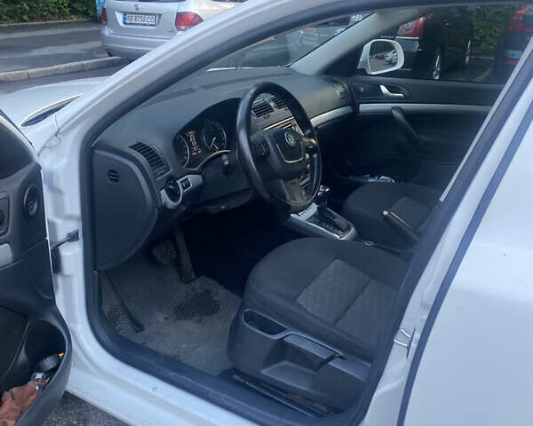 Белый Шкода Октавия, объемом двигателя 1.6 л и пробегом 280 тыс. км за 8500 $, фото 10 на Automoto.ua