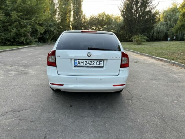 Белый Шкода Октавия, объемом двигателя 2 л и пробегом 356 тыс. км за 10300 $, фото 4 на Automoto.ua