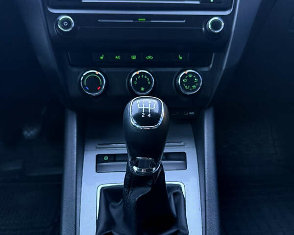 Белый Шкода Октавия, объемом двигателя 1.6 л и пробегом 297 тыс. км за 9100 $, фото 55 на Automoto.ua