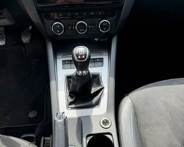 Белый Шкода Октавия, объемом двигателя 1.97 л и пробегом 303 тыс. км за 10800 $, фото 16 на Automoto.ua