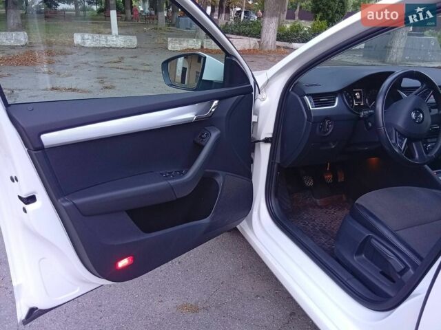 Білий Шкода Октавія, об'ємом двигуна 1.6 л та пробігом 187 тис. км за 11000 $, фото 10 на Automoto.ua