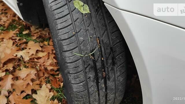 Білий Шкода Октавія, об'ємом двигуна 2 л та пробігом 278 тис. км за 8600 $, фото 38 на Automoto.ua